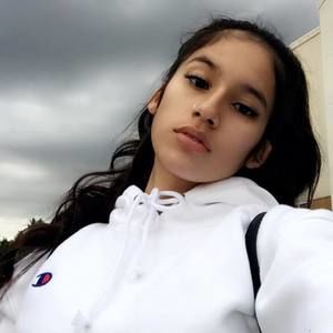 Meet your Posher, Chloe